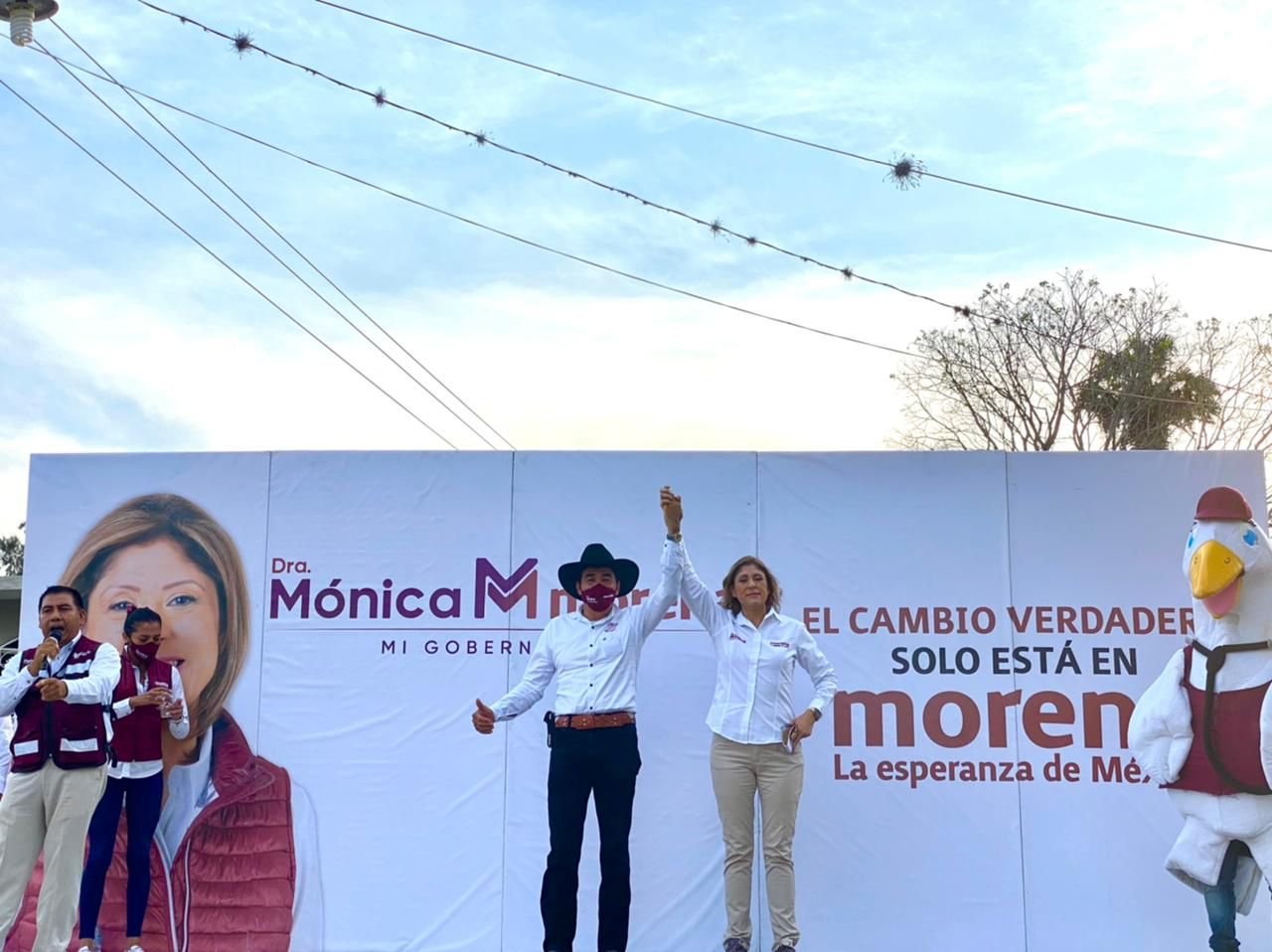 Dra. Mónica, mega caravana en Cardenas