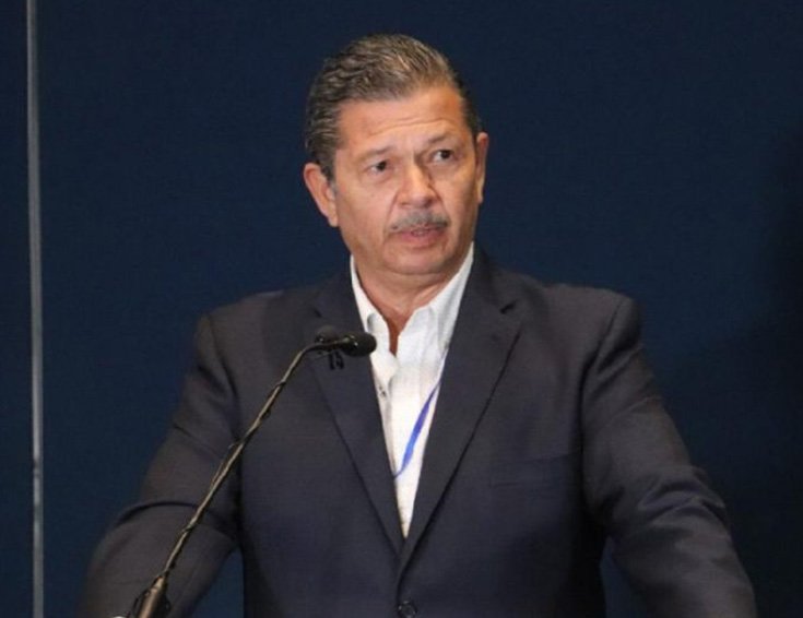 Octavio gana el round.