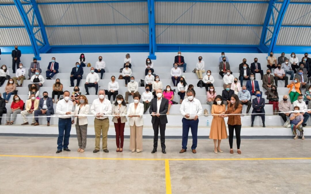 Inaugura JM Carreras gimnasio auditorio “Profesor Rafael Turrubiartes Macías”