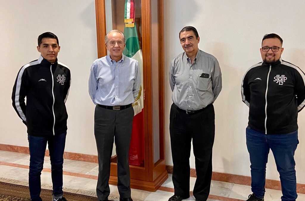 Recibe JM Carreras a boxeador Luis Fernando “7 Barrios” Saavedra