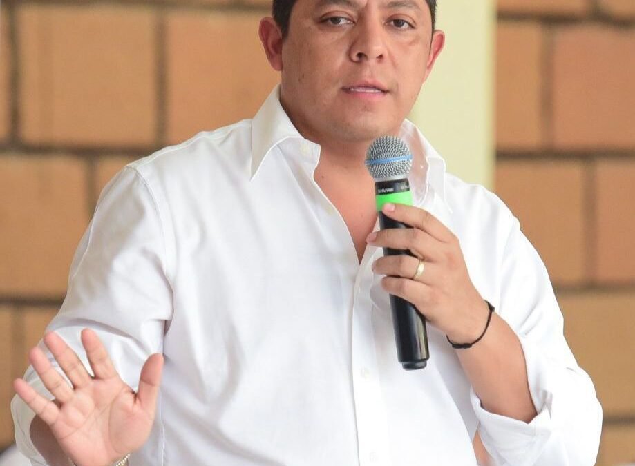 El gobernador electo reconoció la importancia del deporte amateur en el desarrollo de comunidad