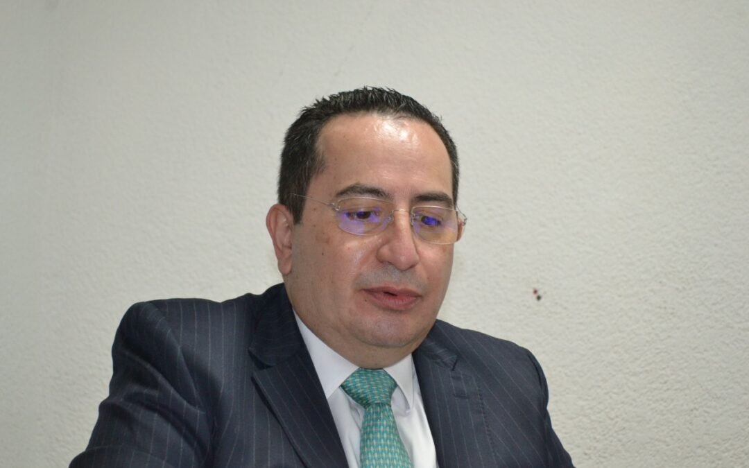 Por semáforo naranja, entre el 30 y el 50% del personal estatal en oficinas: Oficial Mayor