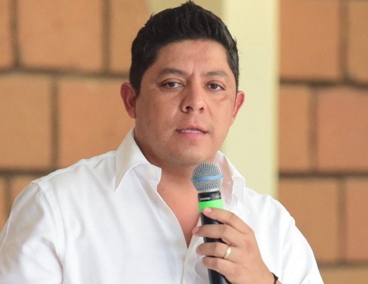 Gallardo busca funcionarios