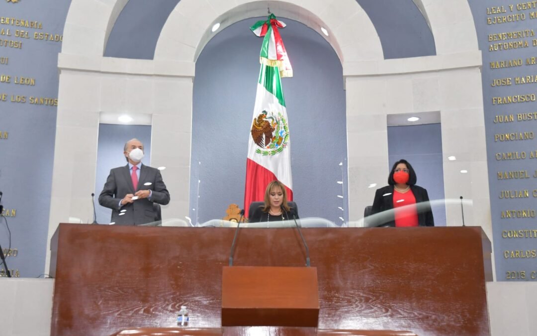 Acude gobernador JM Carreras a primera sesión solemente de la LXIII Legislatura