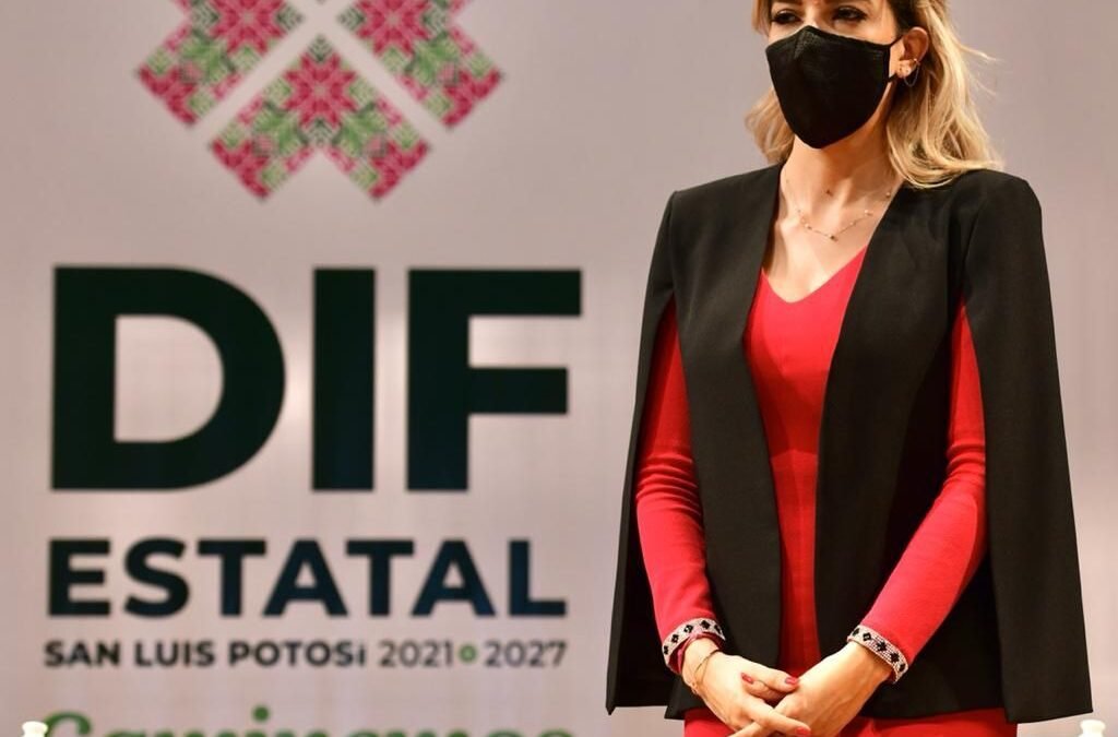 Asume Ruth González la presidencia del DIF Estatal