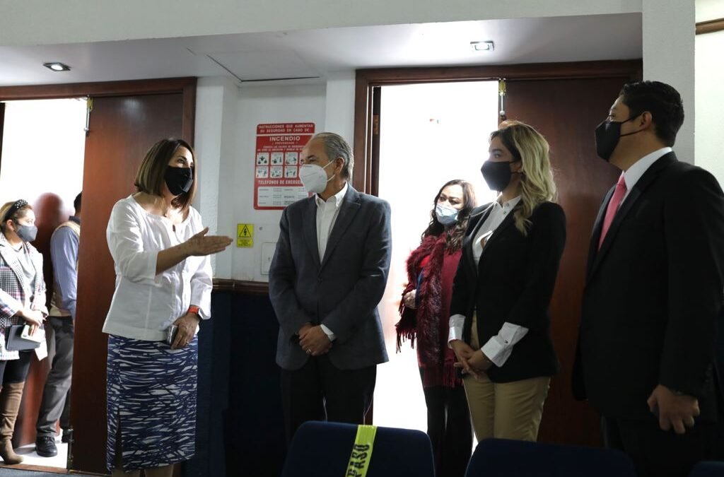 Como parte del Proceso Entrega recepción se reúnen autoridades en DIF Estatal