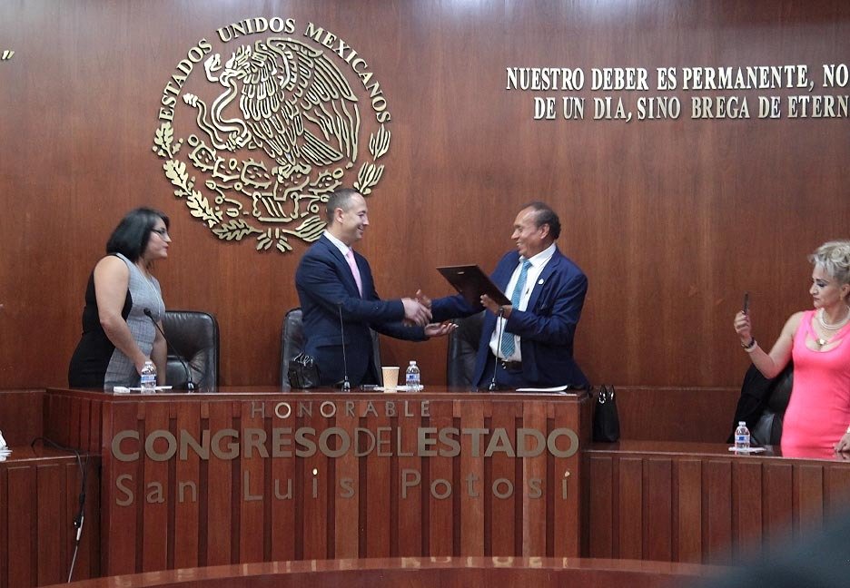 El legislador debe ejercer su derecho parlamentario para ser un contrapeso real con los demás poderes: Dip. Edgardo Hernández Contreras