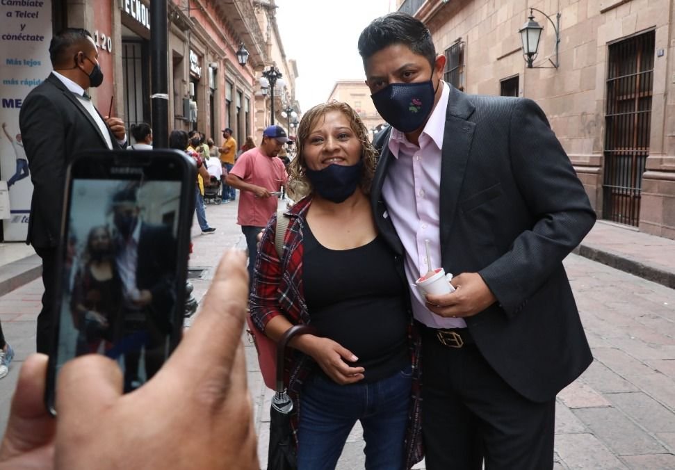 Ricardo Gallardo convive con los potosinos en su primer lunes como gobernador
