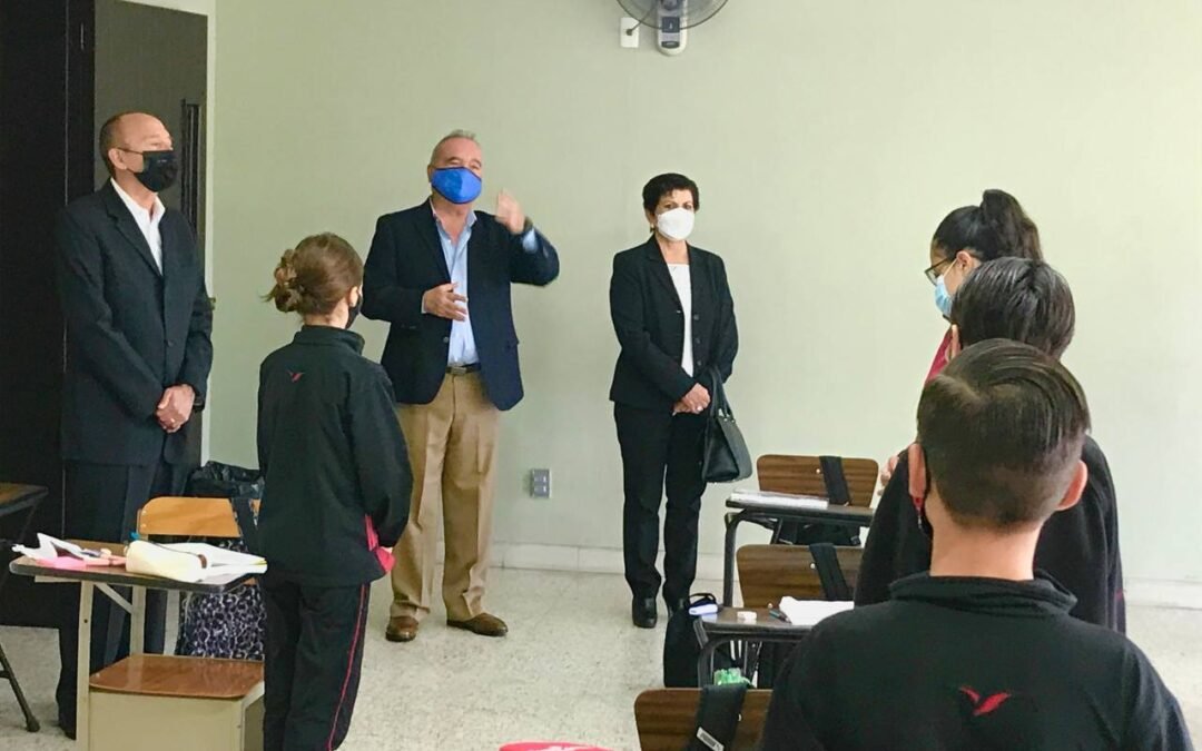 Titular de SEGE y representante de SEP supervisan planteles con actividades presenciales