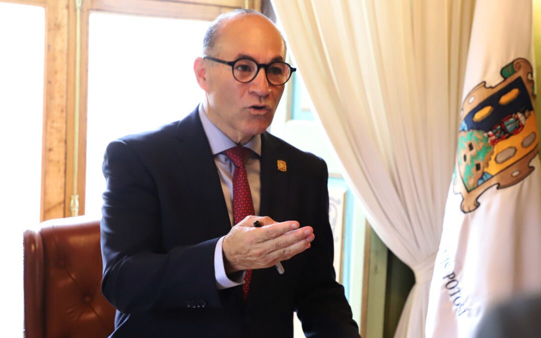 Con la entrega de nombramientos, instó a los funcionarios de las diferentes áreas