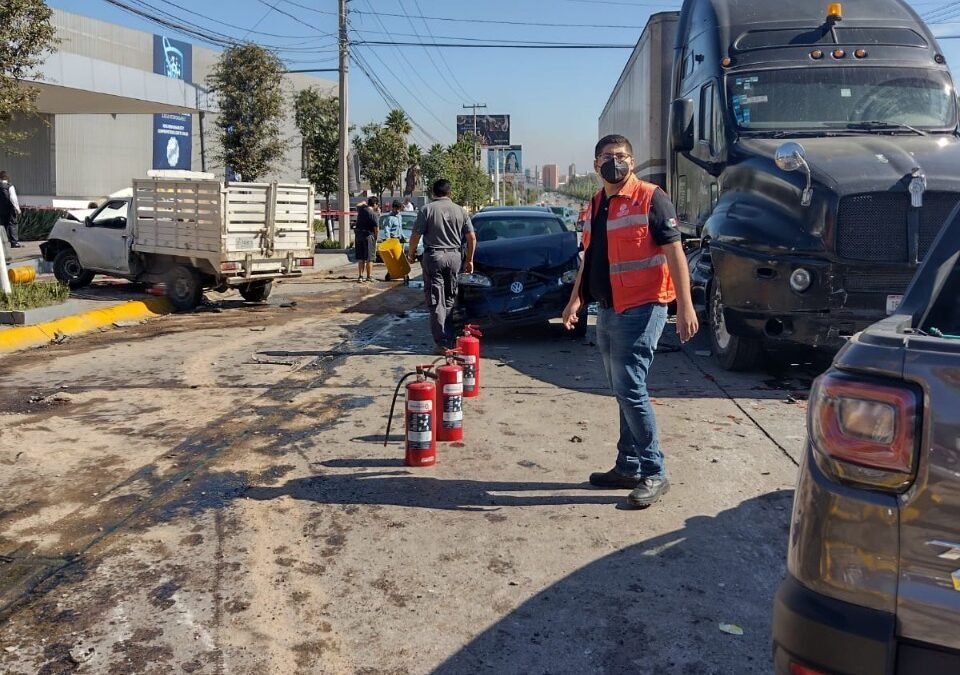 Atiende Protección Civil accidente en Avenida Chapultepec