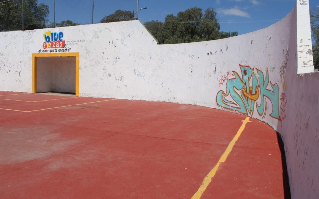 Realizan labores de mantenimiento en Deportivo “Las Cruces”