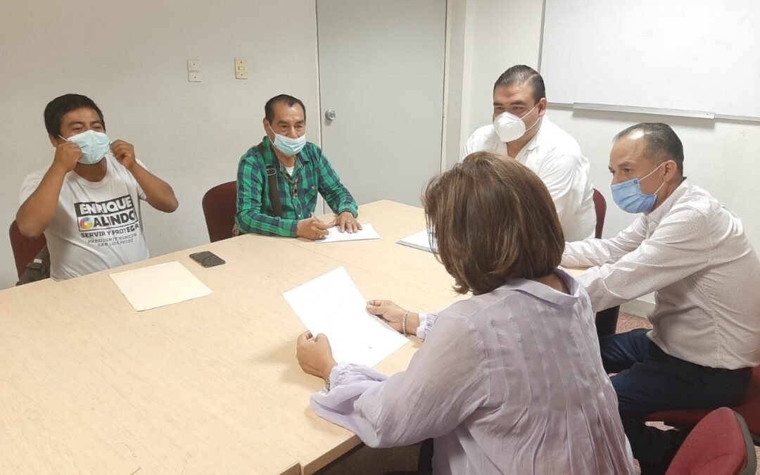 Se reúne directora de comercio, con representantes de comunidades indígenas