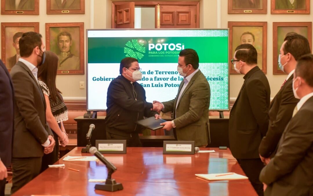 Gobierno del Estado entrega predio a Iglesia Católica