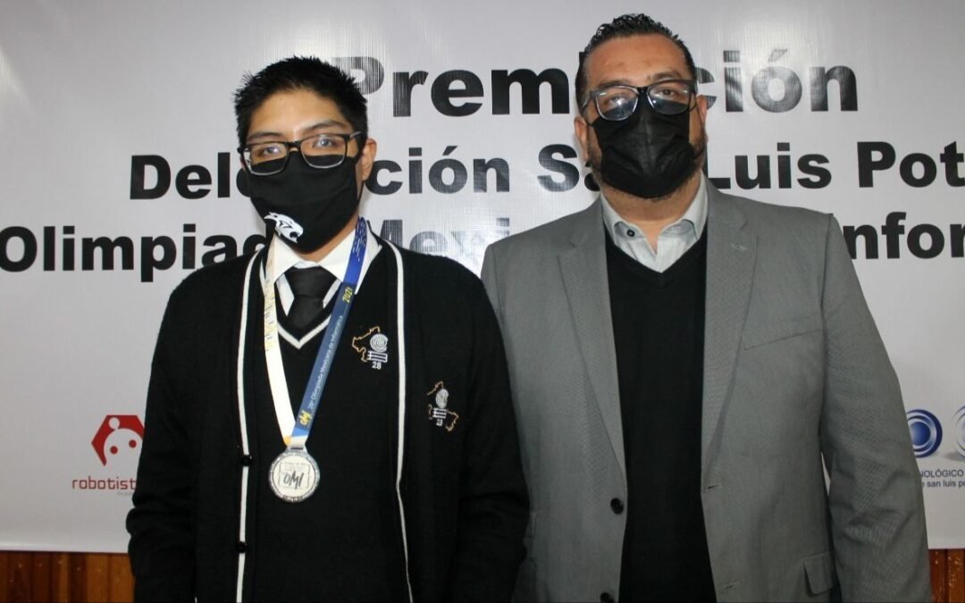 Alumno de Cobach logra medalla de plata en Olimpiada Nacional de Informática