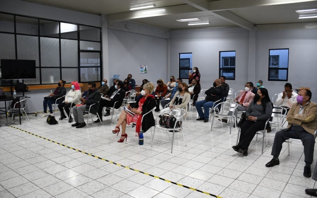 Ruiz Contreras felicita a profesionistas del derecho