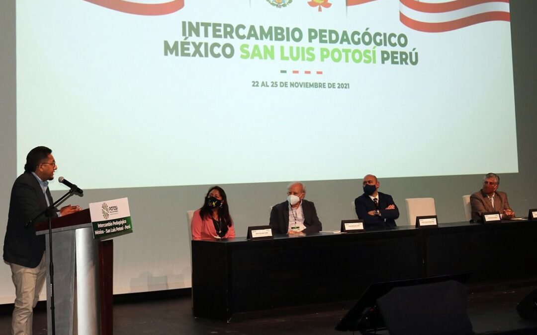 Docentes potosinos y peruanos intercambian experiencias educativas