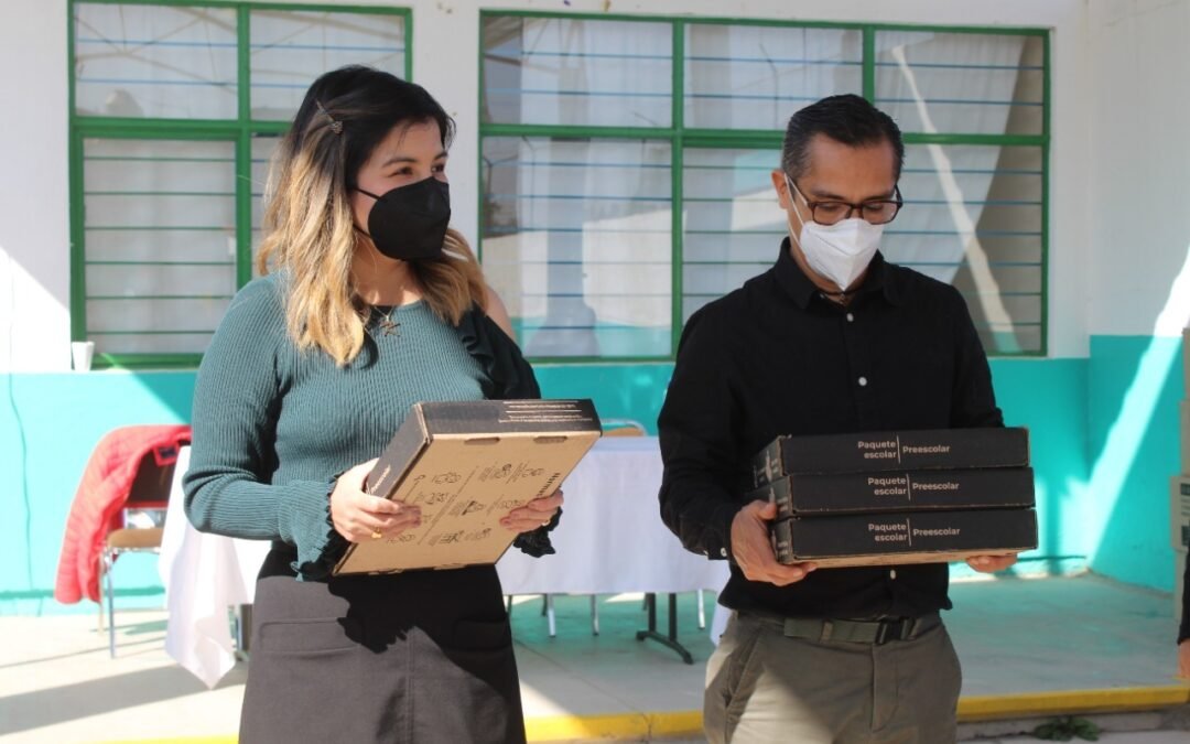 Educación Municipal entregó paquetes escolares en Jardín de Niños