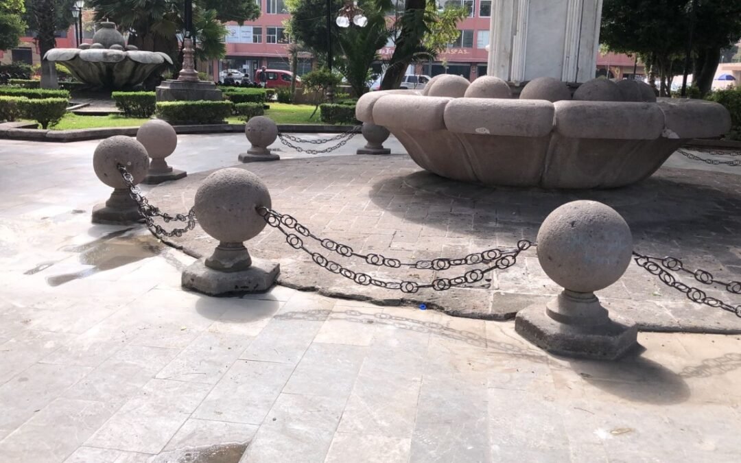 En menos de un día, restauran monumento a la madre en el jardín de Tequis