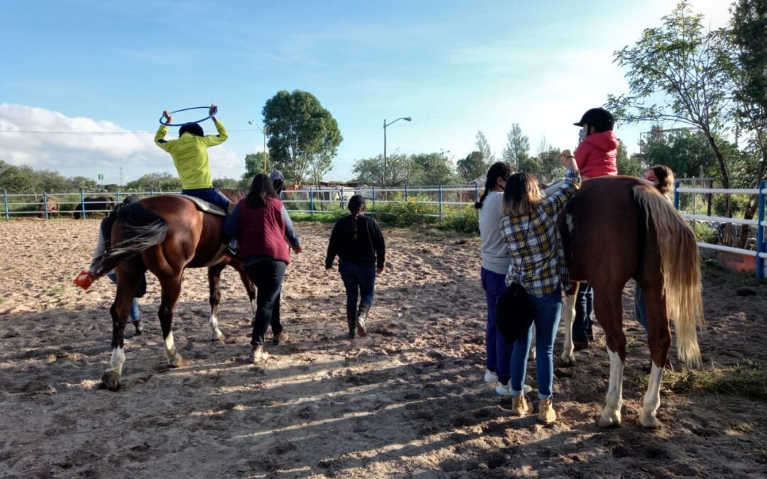 Mantiene DIF Municipal servicio de equinoterapia en la UBR Maravillas