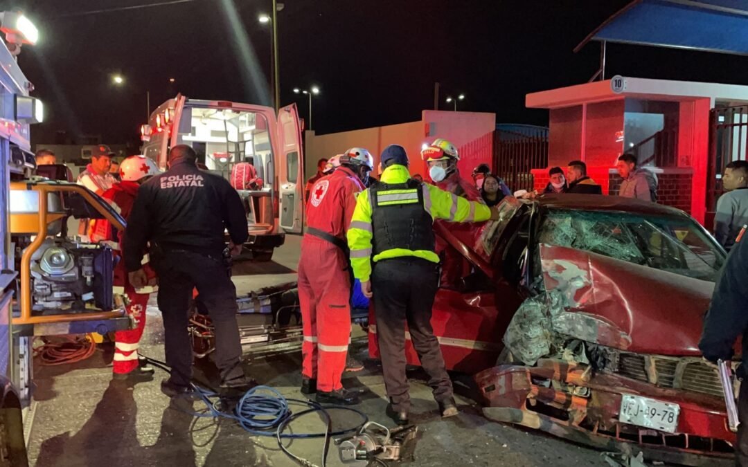 Policías Estatales brindan apoyo en accidente automovilístico