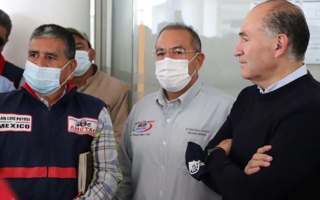 Transportistas se comprometen a trabajar de la mano con el alcalde Enrique Galindo