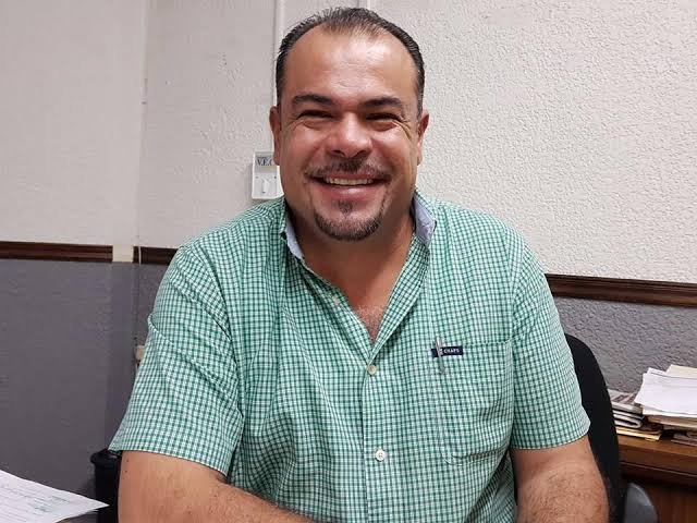 Personal administrativo de Villa de Pozos realiza labores de mejora en avenidas