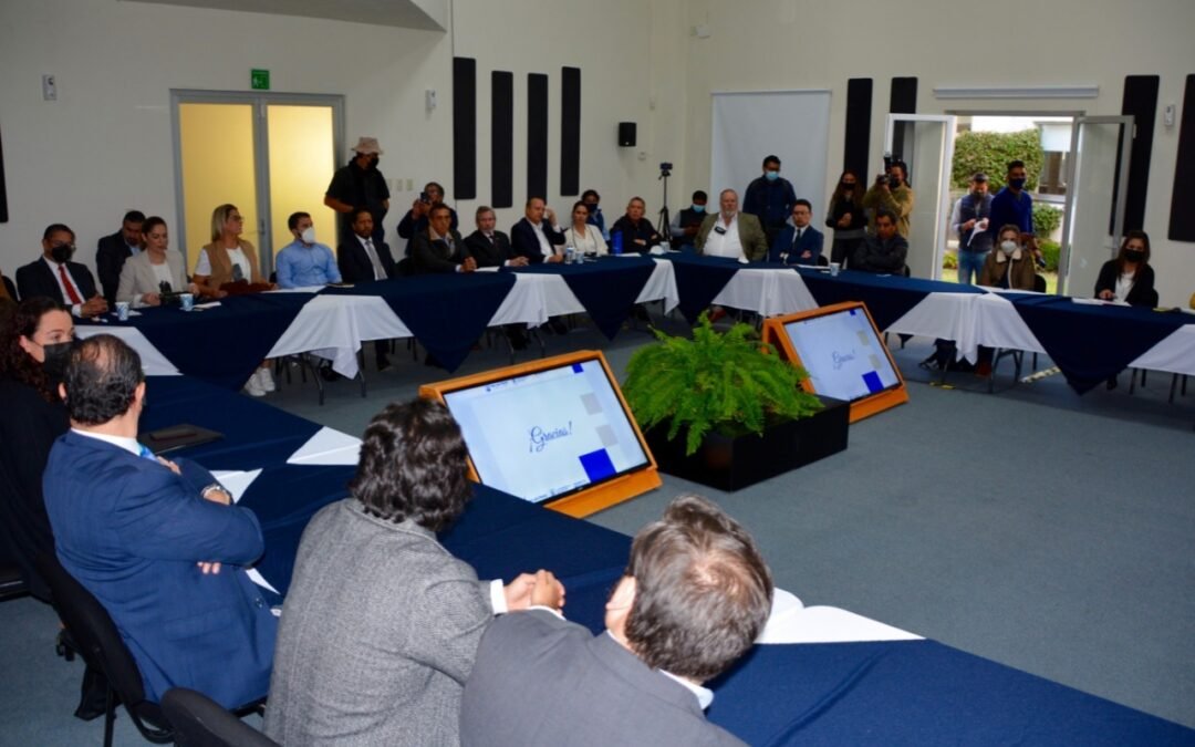 Transparencia, modernidad y cero corrupción, ofrece Galindo a notarios