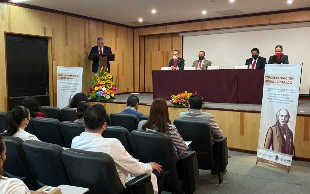 Entregan condecoración “Miguel Hidalgo” a personal de Salud