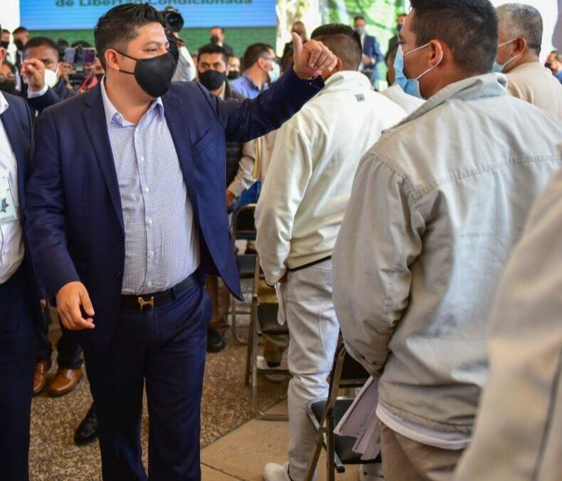 Otorgan libertad condicional a 111 personas