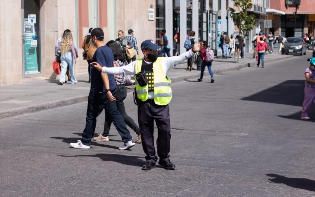 Policía Vial implementa cambio al sentido de circulación en calle Mariano Arista