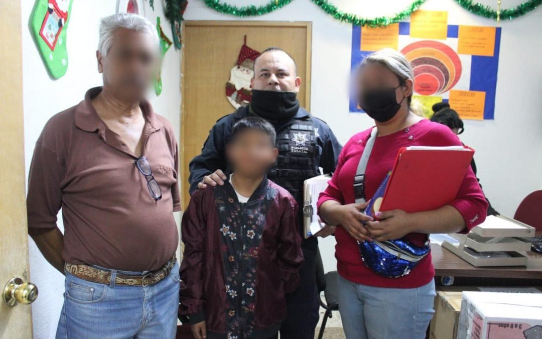 Policías Estatales entregan a menor sano y salvo tras reportarse su desaparición