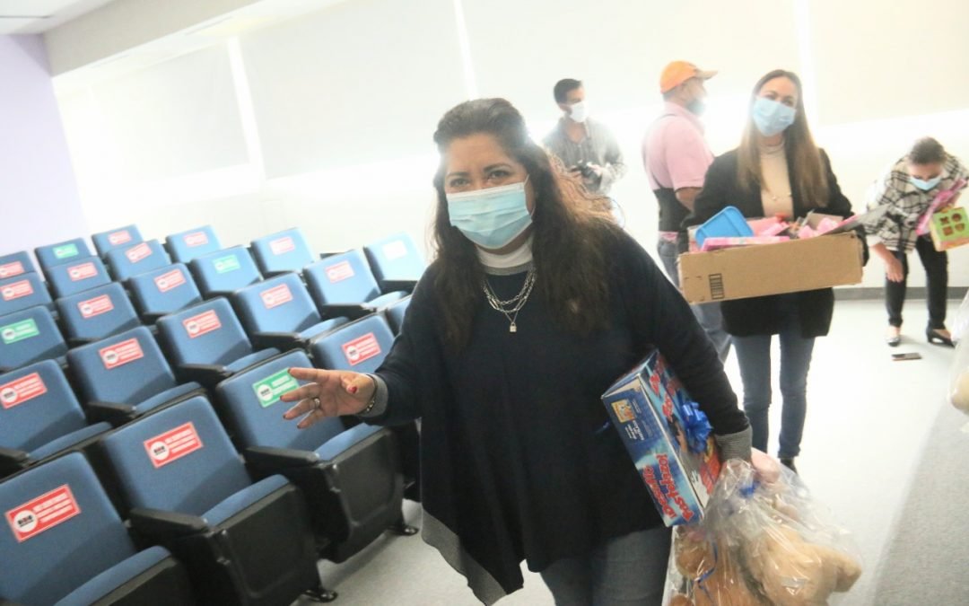 Universidad Politécnica entrega donativo de juguetes al DIF Municipal