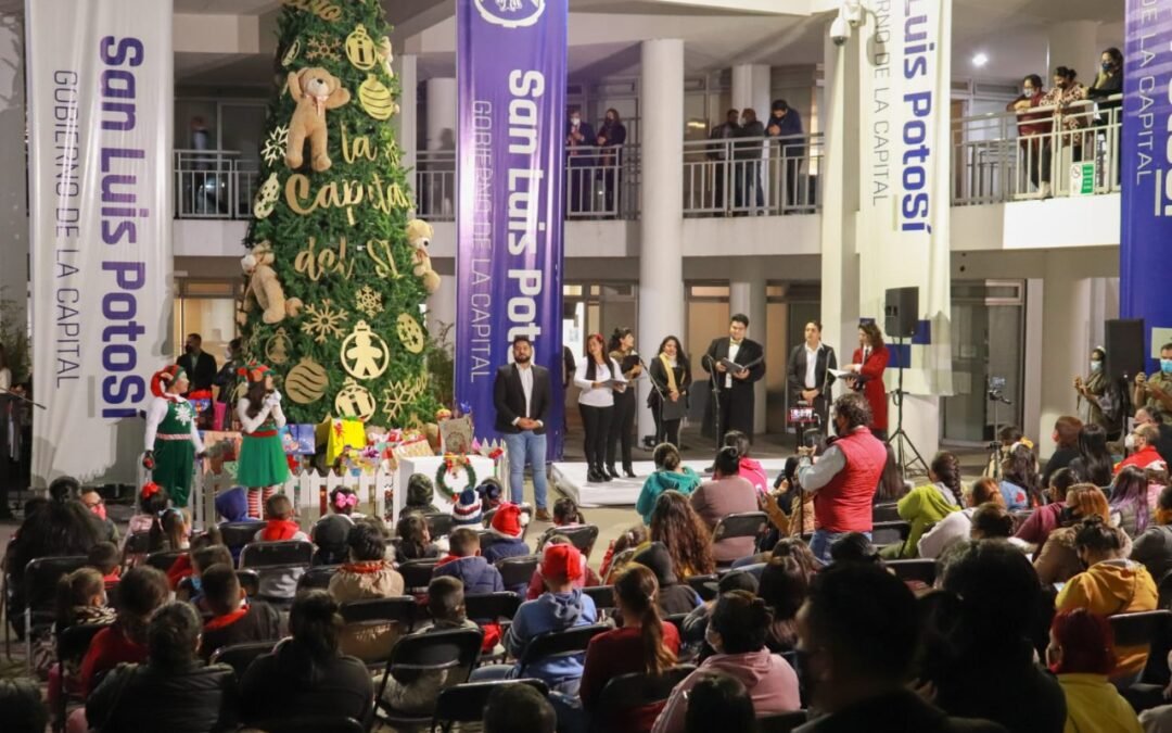 Alcalde y miembros de gabinete obsequiaron juguetes a alumnos de Jardín de Niños Municipal