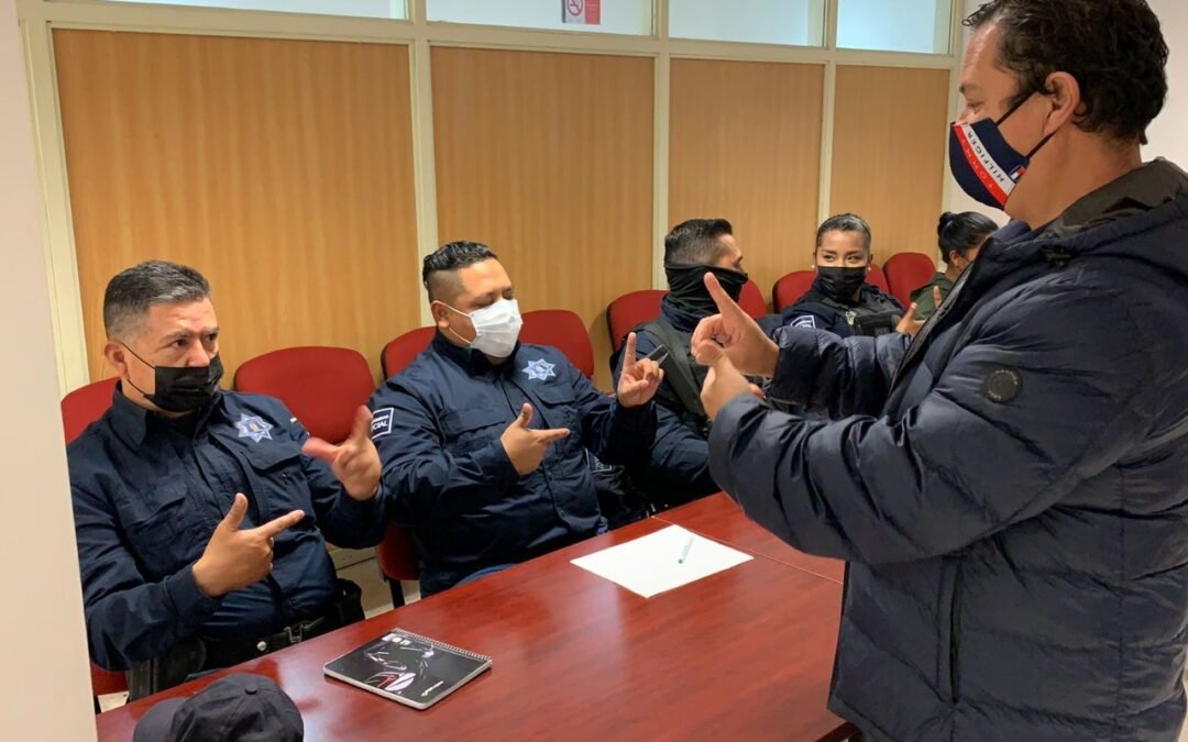 Policías Municipales de la capital reciben capacitación en lengua de señas mexicanas