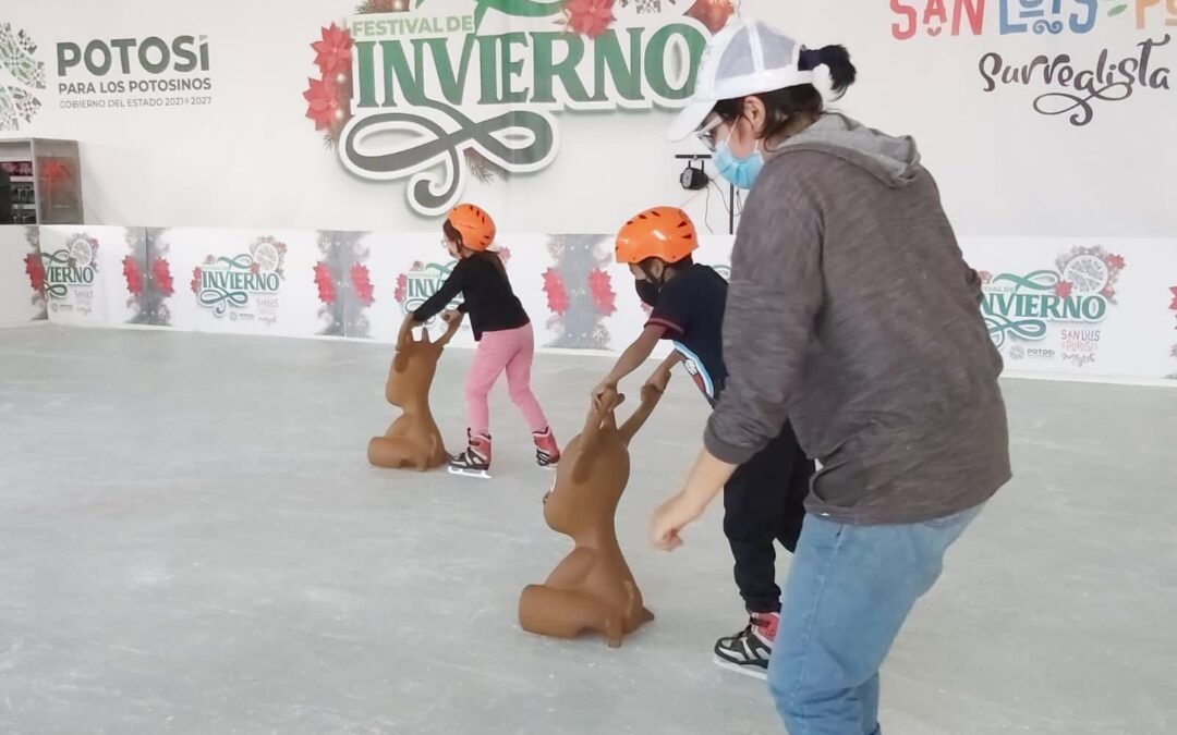 ¡A patinar!, inauguran la pista de hielo en Plaza de los Fundadores