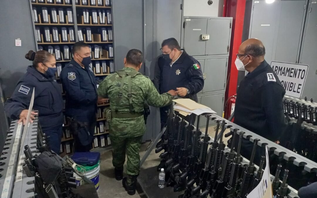 Cumple DGSPM con revista de armamento realizado por SEDENA Y SSPE
