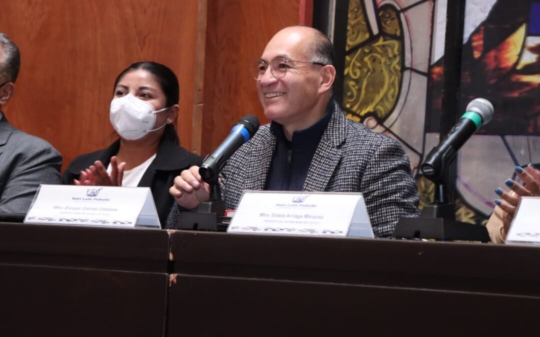 Enrique Galindo firmó acuerdo con cámaras empresariales para abatir rezago de vivienda social