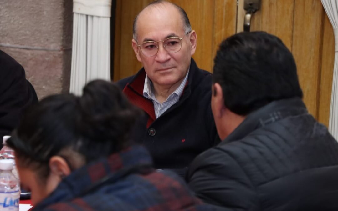 Sostuvo Enrique Galindo, encuentro con comerciantes de mercados y del Centro Histórico