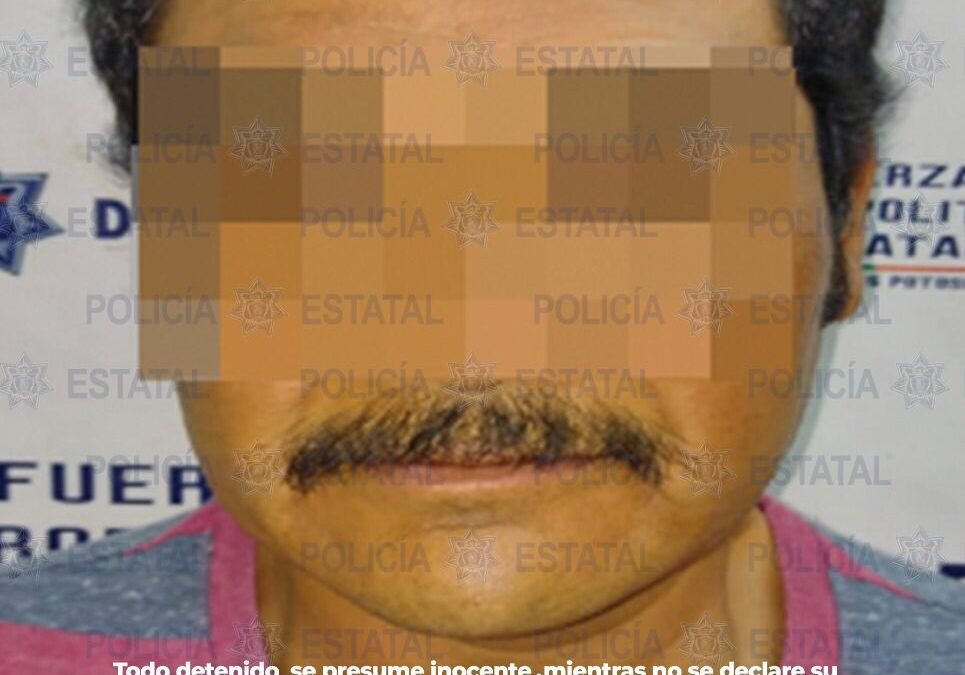 Policías estatales detienen a hombre por presunto fraude en la zona centro de la capital