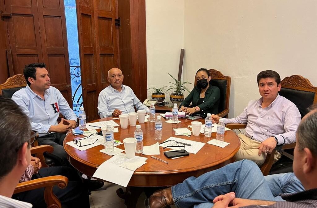 Ayuntamiento y empresarios acuerdan trabajo coordinado para ordenar la vida nocturna en SLP