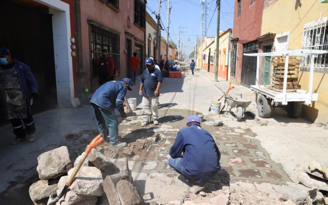 Obras Públicas mantiene intensos trabajos de bacheo y pavimentación en la Capital