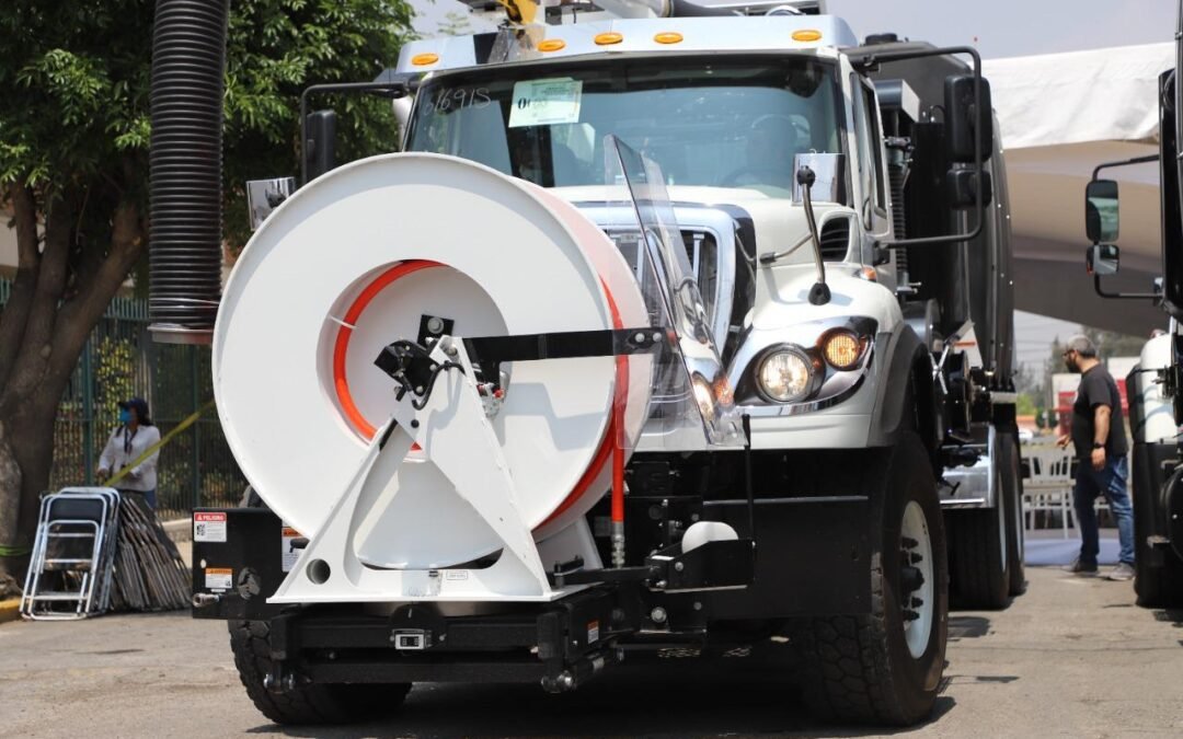 DIF Municipal y Comisión de Agua Potable del Cabildo reconoce modernización de equipo para desazolve