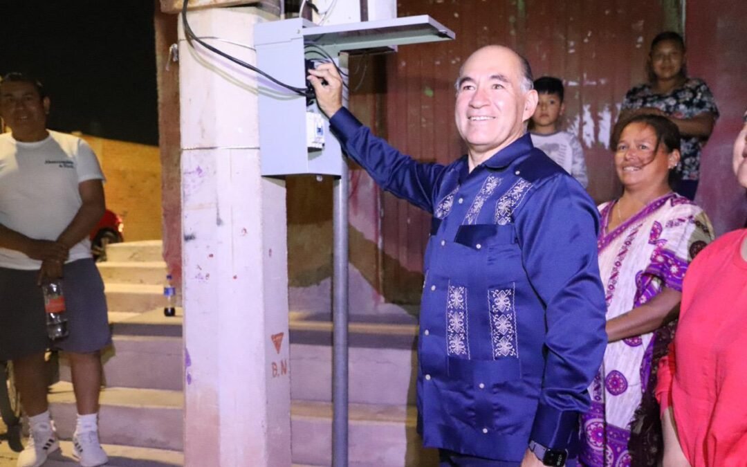 Gobierno de la Capital instaló reflectores en campo de futbol de la delegación de La Pila