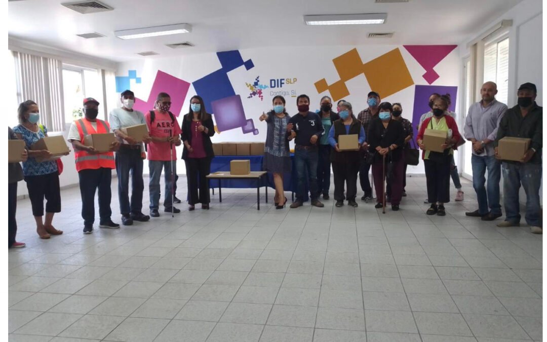 DIF Municipal entrega apoyos alimenticios a personas con discapacidad
