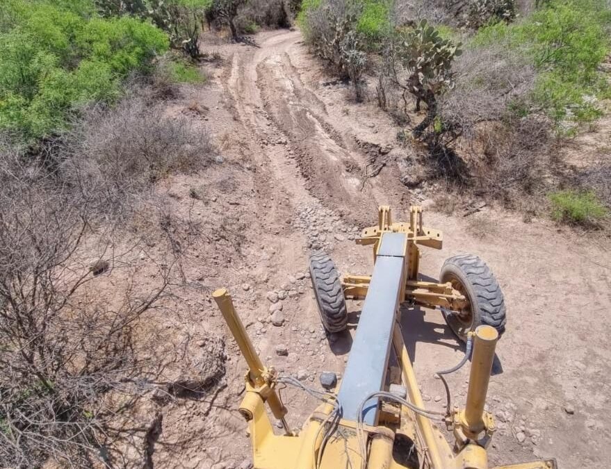 Avanzan obras de modernización de caminos en la delegación de Bocas