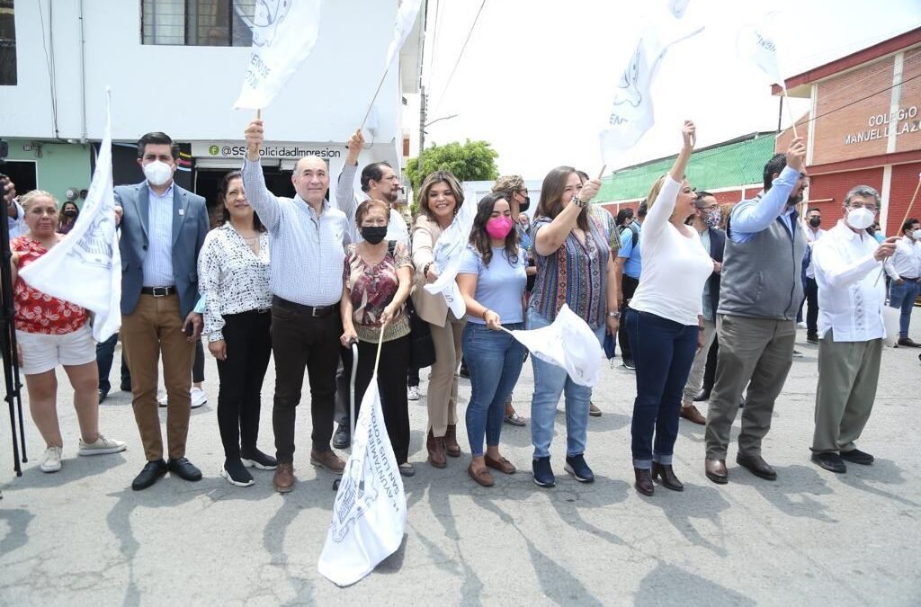 Enrique Galindo entrega equipo para trabajos preventivos y correctivos de la red sanitaria