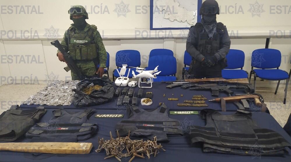 Policía Estatal y Ejército mexicano aseguran arsenal de armas