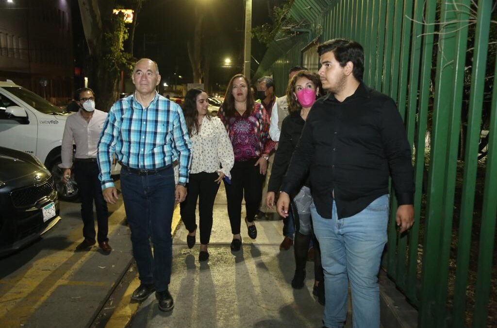 Alcalde Enrique Galindo puso en marcha el Andador Seguro Universitario en la Facultad de Economía