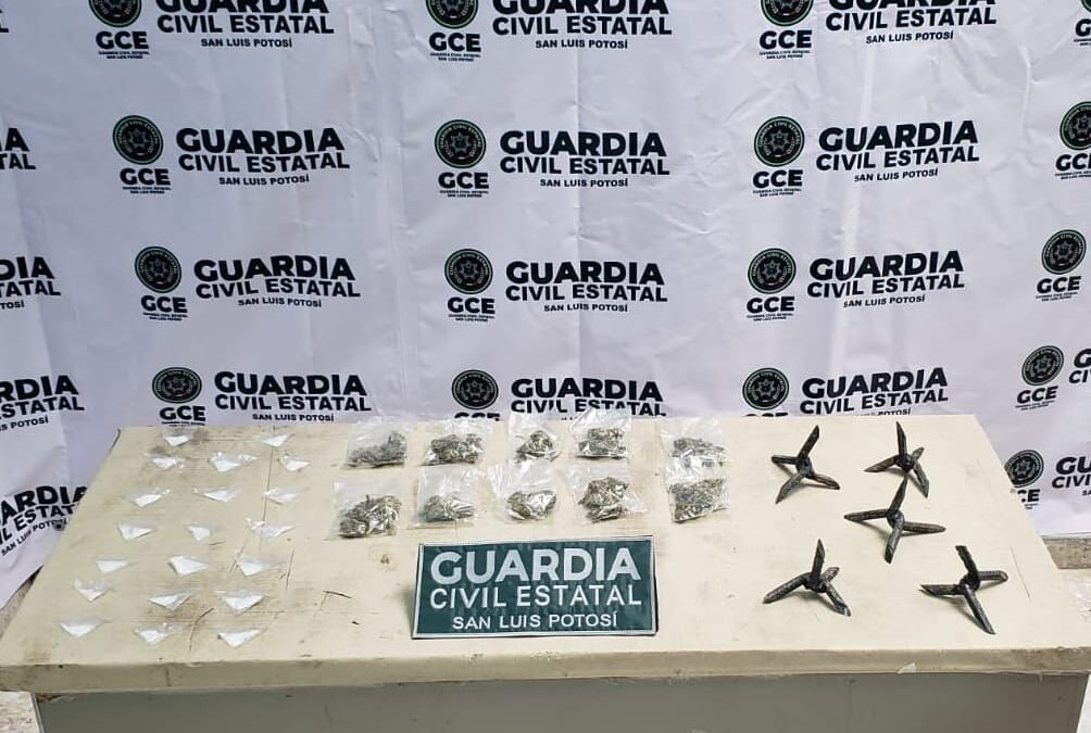 Guardia Civil Estatal y Ejército Mexicano detienen a mujer con droga y “poncha llantas” en matehuala